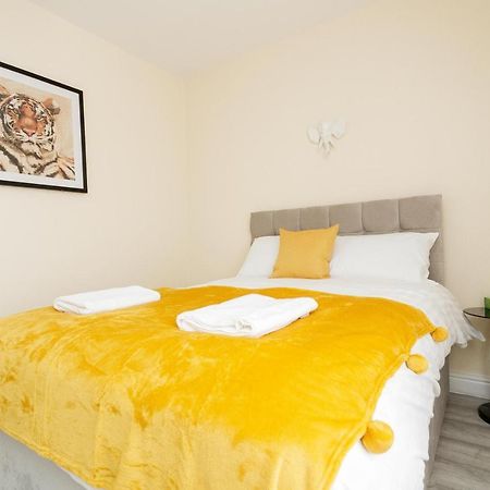 Calvin House Apartments Лийдс Екстериор снимка
